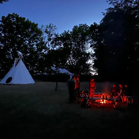 Luxe tent Typi V Srdci Vysociny Goltsch Jenikau